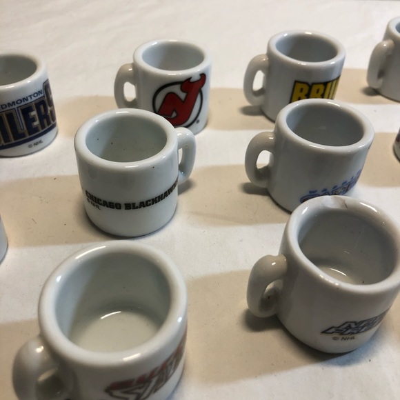 NHL Hockey Team Logo Mini Mugs Lot of 15 Bruins Oilers Kings Canucks Sharks - Picture 8 of 13